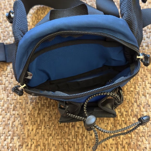 Vintage MEC Waist Pack - Picture 3 of 6